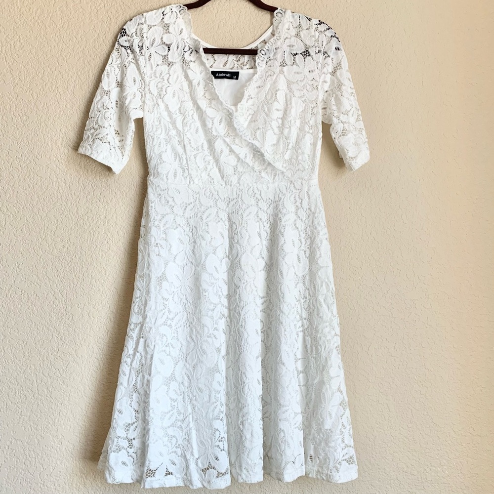 Elegant White / cream lace dress knee length size Medium